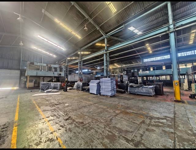 9,058M² BUILDING FOR SALE IN TUNNEY